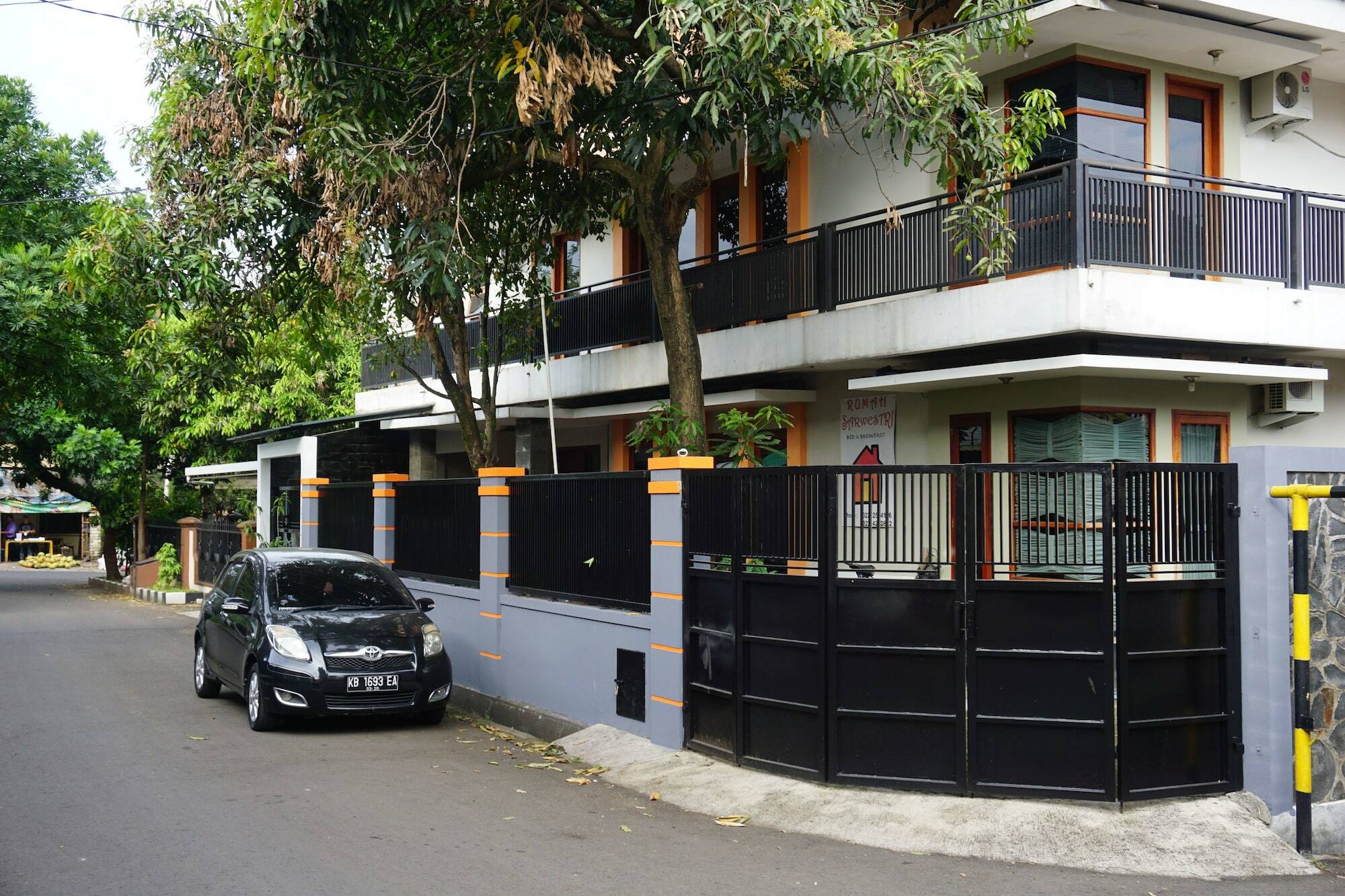 Rumah Sarwestri Hotel Bandung Kültér fotó